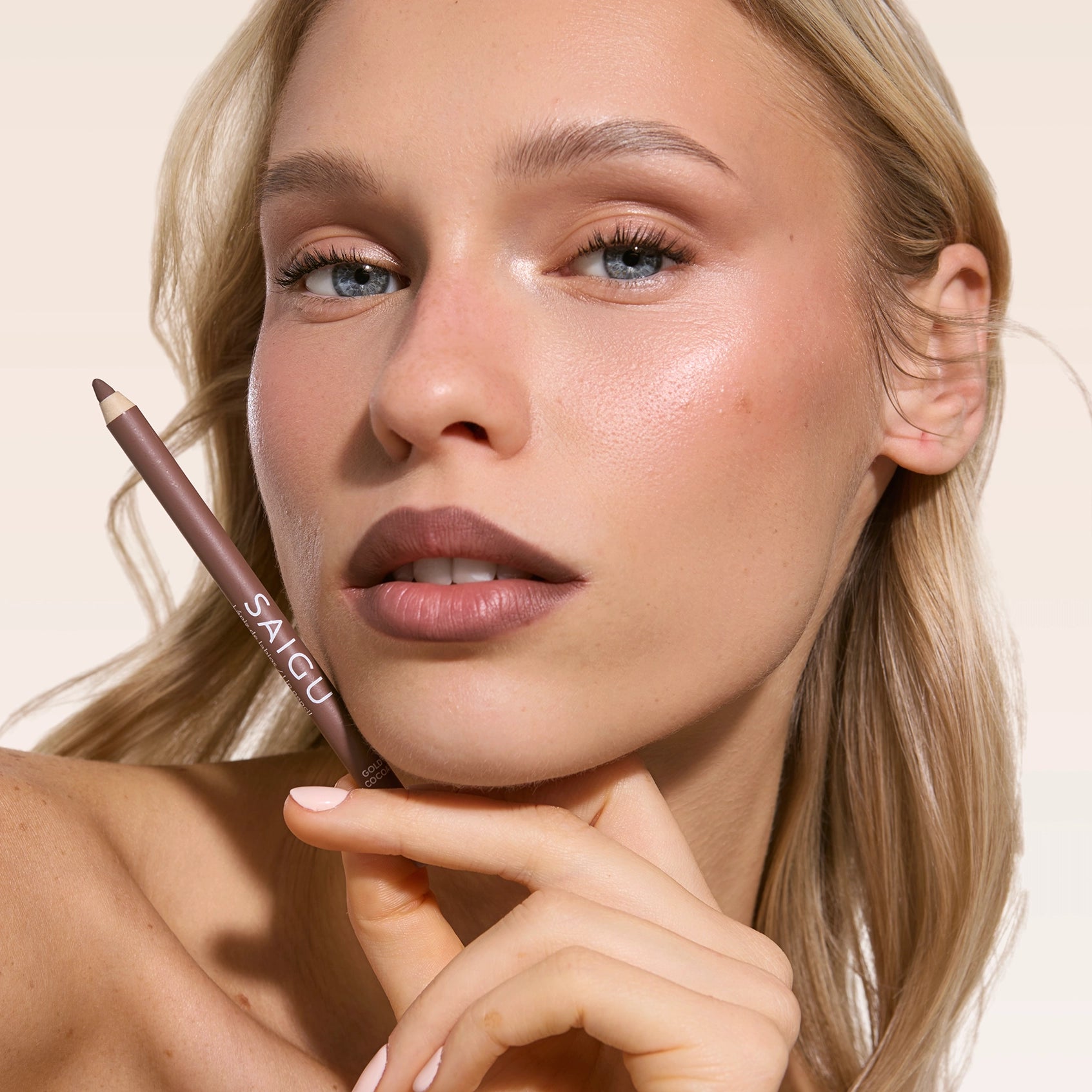 Lápiz de labios Perfilado Sedoso