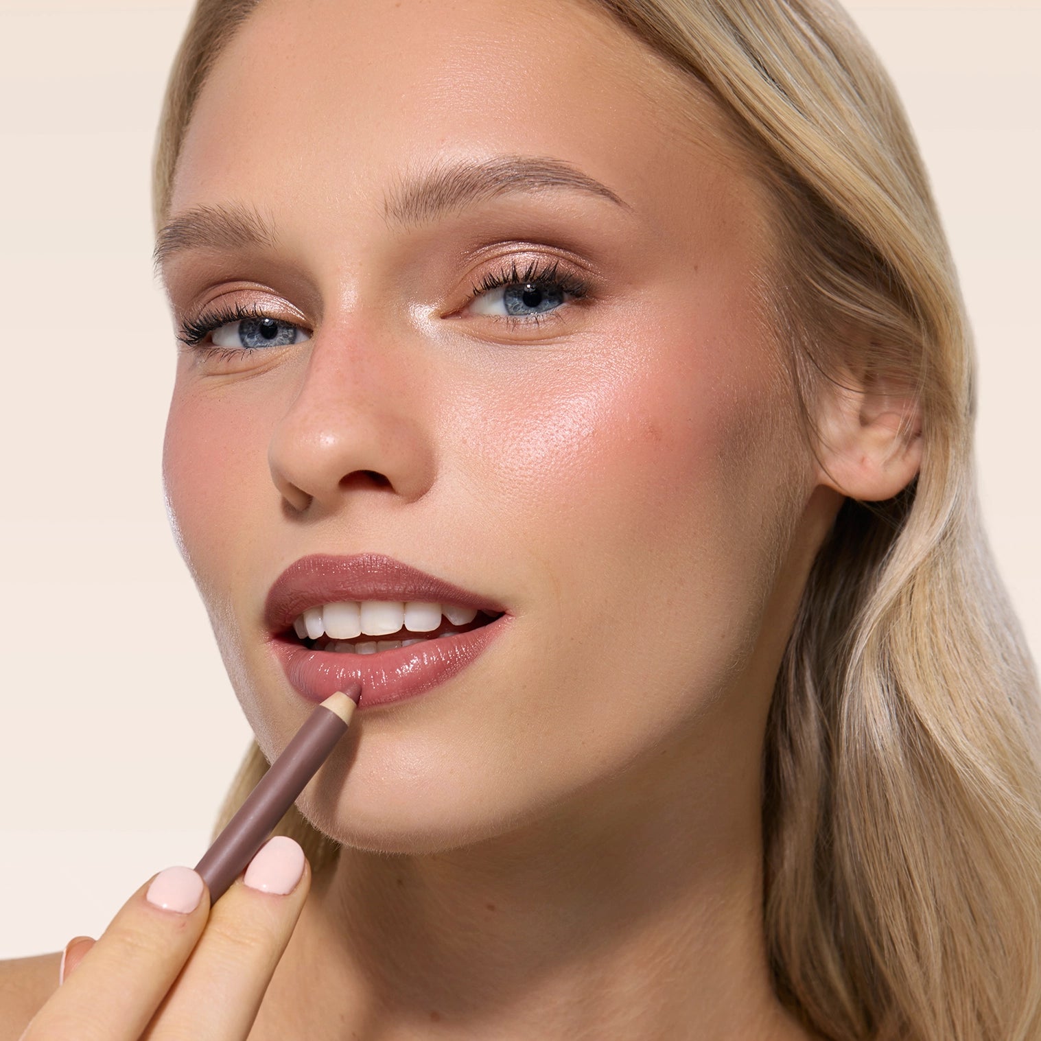 Lápiz de labios Perfilado Sedoso - Saigu Cosmetics