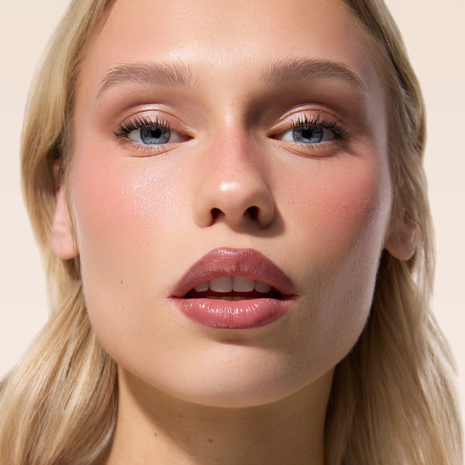 Lápiz de labios Perfilado Sedoso - Saigu Cosmetics