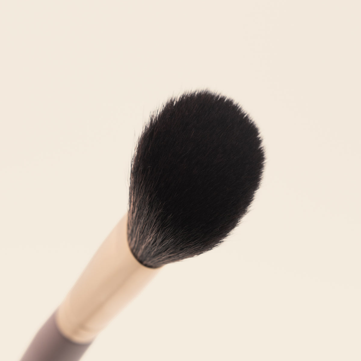 Brocha 005 · Colorete y bronzer en polvo - IBbrushes x Saigu - Saigu Cosmetics