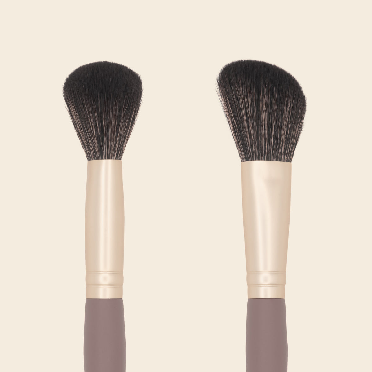 Brocha 005 · Colorete y bronzer en polvo - IBbrushes x Saigu - Saigu Cosmetics