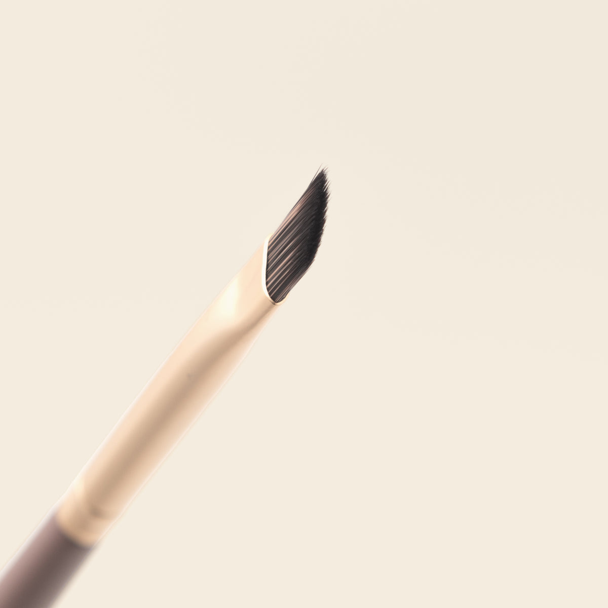 Pincel 017 · Delineado y biselado - IBbrushes x Saigu - Saigu Cosmetics