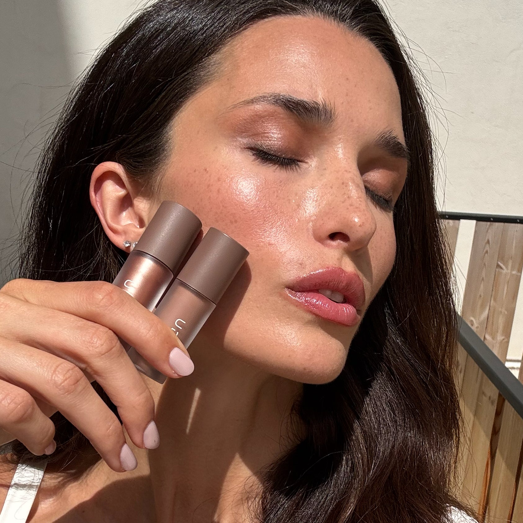 Sombra líquida One Touch Mediterranean Glow - Saigu Cosmetics